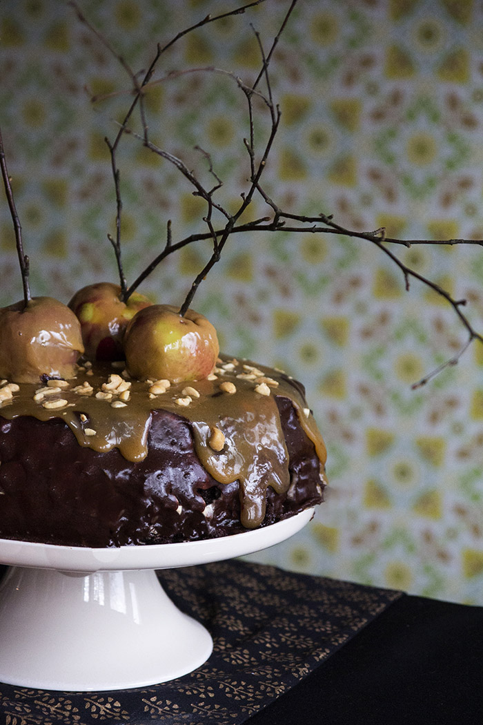 Kreisi kinuski-omena-suklaa- Snickers kakku